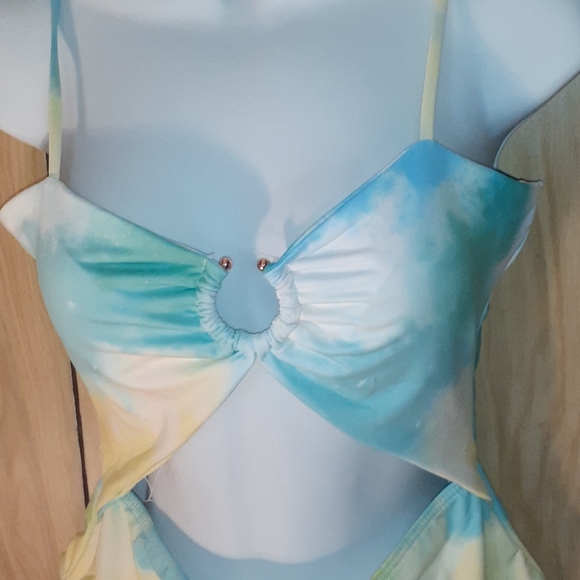 🆕💞 SALE 🛍️ 1 PIECE Tye Dye Bathing Suit - Picture 4 of 6